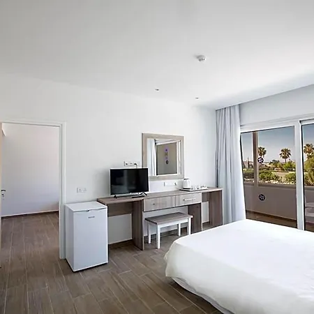 Aparthotel Stratovarius Nissi