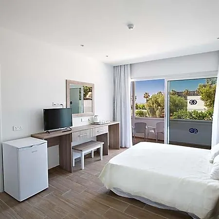 Stratovarius Nissi Aparthotel 4*