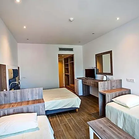 Stratovarius Nissi Aparthotel 4*