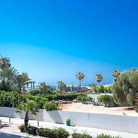 Aparthotel Stratovarius Nissi 4*