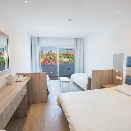 Aparthotel Stratovarius Nissi 4*