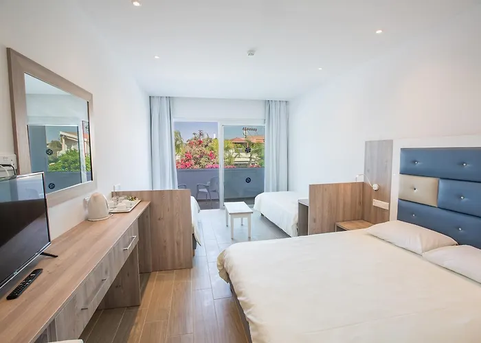 Aparthotel Stratovarius Nissi 4*