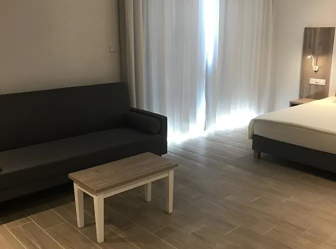 Aparthotel Stratovarius Nissi 4*