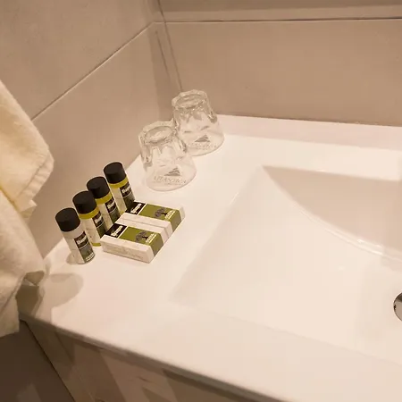 Ξενοδοχείο με διαμερίσματα Stratovarius Nissi Αγία Νάπα