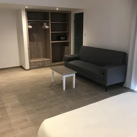 Ξενοδοχείο με διαμερίσματα Stratovarius Nissi Αγία Νάπα